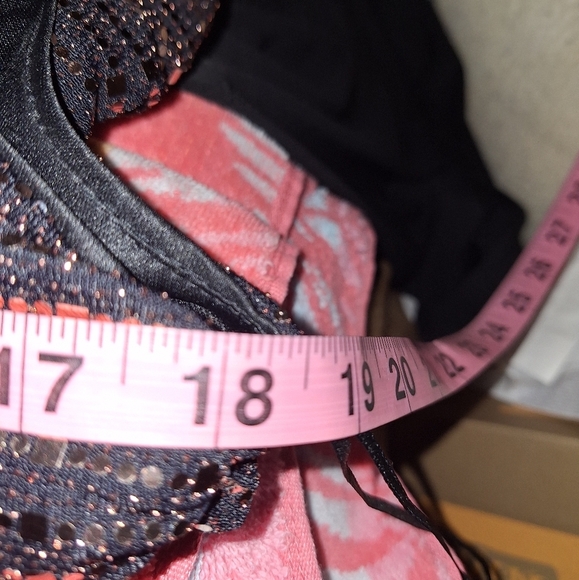 RM Richard Elegant Black and Gold Sleeveless Evening Dress In A 10P. NWT - Picture 5 of 10